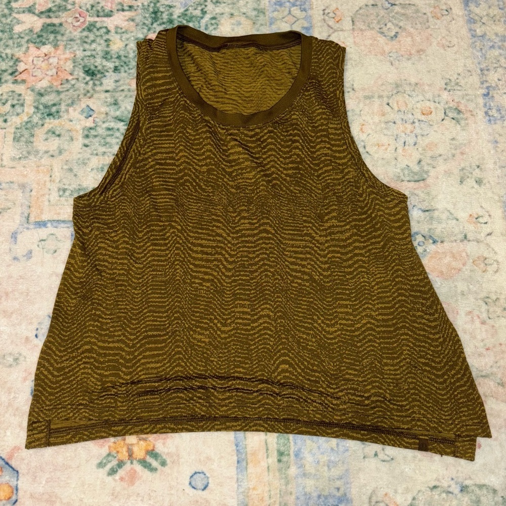Lululemon women’s mustard tank top